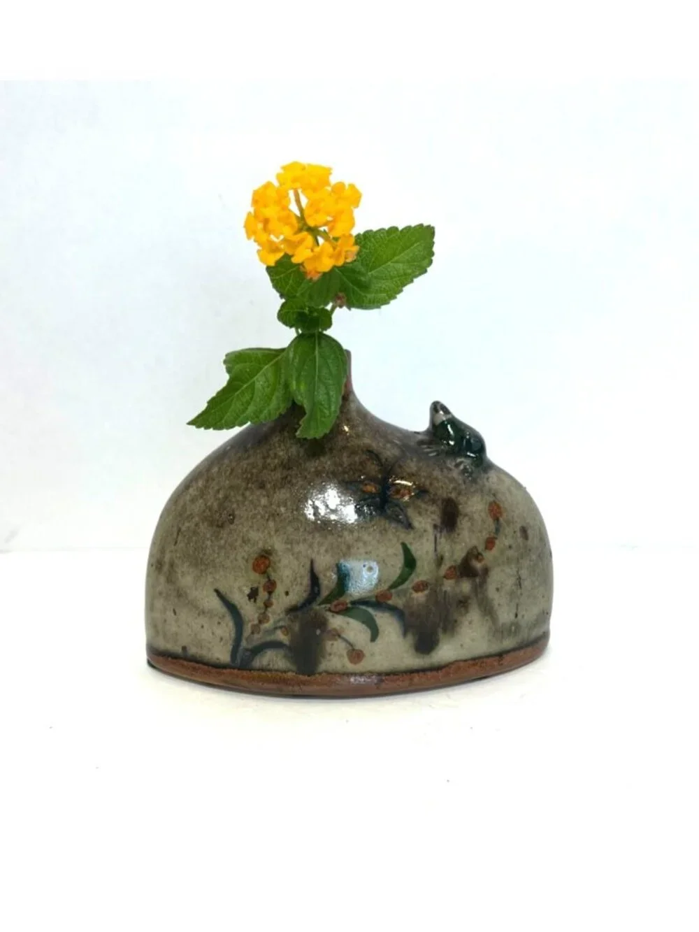 Vintage Studio Art Frog Bud Vase High Gloss Ceramic Floral Detailing Felt Pads